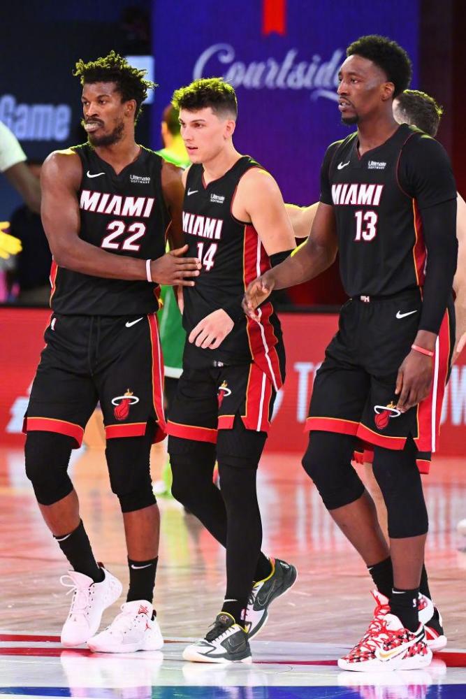 台上留下印 台上留下印